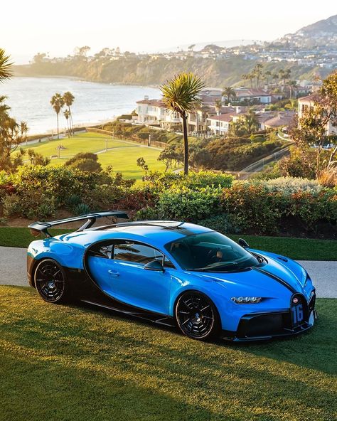 BUGATTI on Instagram: “The beauty and innate style of Orange County are indisputable—much like those of the CHIRON Pur Sport, which stopped to pose in the golden…” Bugatti Chiron Pur Sport, Chiron Pur Sport, High End Cars, Drifting Cars, Cool Car Pictures, Bugatti Chiron, Super Luxury Cars, Fancy Cars, Bugatti Veyron