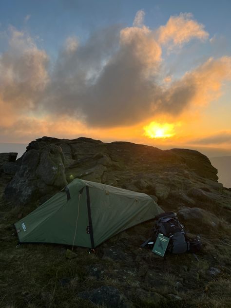 Naturehike Camping, Wild Camping, Group Hike Aesthetic, Hiking And Camping Aesthetic, Wild Camping Uk, Jungle Hike, Camping Uk, Wild Camp, Peak District