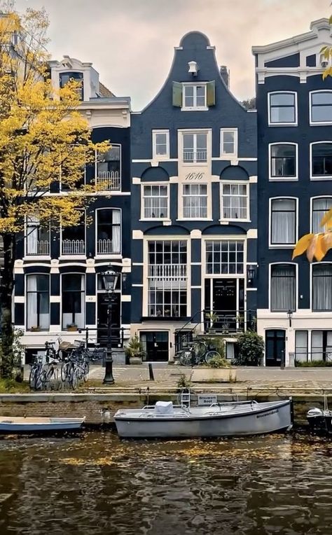 Preppy Designs, Netherlands Aesthetic, Amsterdam Winter, Night House, Amsterdam Photography, Living In Amsterdam, Amazing Houses, Amsterdam Houses, Building Sketch