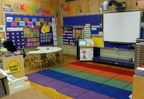 The Very Busy Kindergarten: My Smartboard Calendar  Doing calendar on the smart board- frees up wall space Kindergarten Classroom Design, Classroom Management Preschool, Kindergarten Technology, Kindergarten Classroom Setup, Kindergarten Calendar, Smart Board Lessons, Math Book, Kindergarten Classroom Decor, Classroom Layout