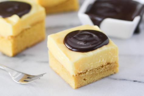 Boston+Cream+Pie+Bars+Recipe Boston Cream Bars, Easy Truffles, Pie Bar Recipes, Boston Cream Pie, Boston Cream, Pie Bars, Bar Recipes, Bar Cookies, Pie Bar