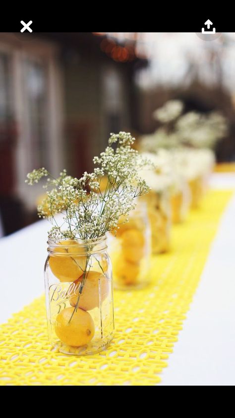 Sunshine Birthday Theme, Lemon Themed Party, Lemon Themed Bridal Shower, Sunshine Birthday Parties, Sun Birthday, Sunshine Baby Showers, Tafel Decor, Lemonade Party, Yellow Table