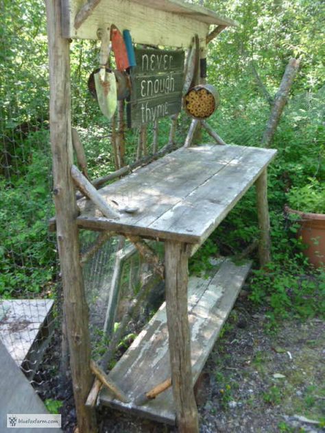 Rustic Potting Benches, Greenhouse Room, Potting Bench Ideas, Outdoor Potting Bench, Cheap Greenhouse, Potting Benches, Best Greenhouse, Outdoor Greenhouse, Potting Tables