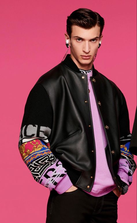 Versace Jacket Mens, Men Collection Fashion, Sports Fashion Photography, Versace Menswear, Versace Man, Versace Jacket, Gender Fluid Fashion, High Fashion Men, Concept Clothing