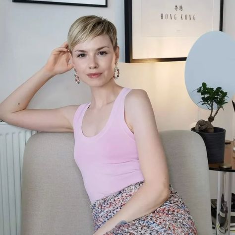 Carey Mulligan Pixie, Vintage Pixie Cut, Celebrity Pixie Cut, Growing Out Bangs, Wavy Pixie Cut, Platinum Pixie, Vintage Pixie, Audrey Hepburn Inspired, Classic Pixie