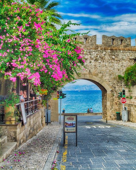 Welcome to Rhodes, the capital of the Dodecanese. The island of the Knights! 💙🇬🇷💦 . . . #athensvoice #bestplacestogo… Medieval Cities, Greece Aesthetic, Rhodes Island, Greek Travel, Greece Photography, Rhodes Greece, Fine Living, Greece Islands, Green City