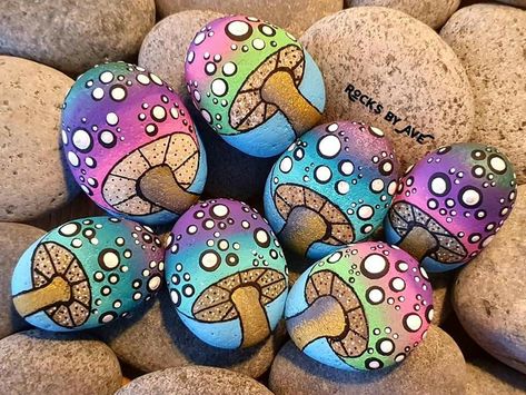 Decorated Rocks Ideas, Mushroom Crafts, Diy Rock Art, Stone Art Painting, Painted Rocks Craft, Painted Rocks Diy, Rock Painting Ideas Easy, Rock Painting Patterns, Dot Art Painting