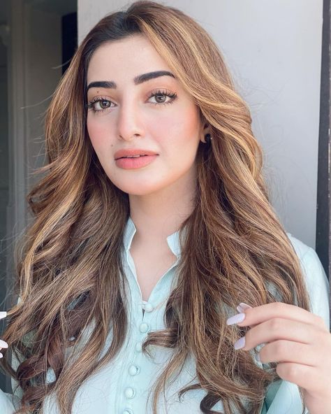 Pakistani Hair Color, Pakistani Hair Colour, Pakistani Hair, Nawal Saeed, Hair Color Light Brown, Light Hair Color, Pakistani Actress, Hair Looks, Cotton Dresses