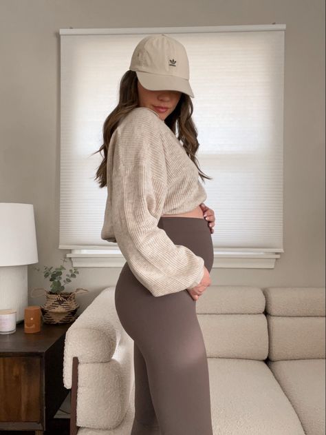 Cute Maternity Lounge Wear, Maternity Golf Outfit, Pregnant Gym Outfits, Pregnancy Outfits Leggings, Cozy Pregnancy Outfits, Comfy Maternity Outfits, Maternity Leggings Outfit, Maternity Lounge Wear, Leggings Outfit Fall