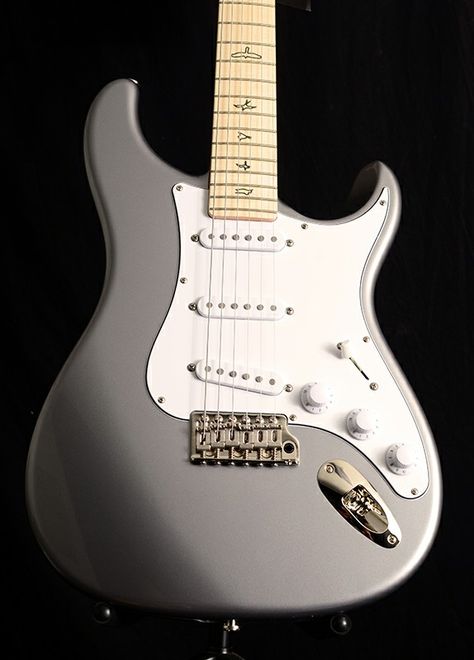 Grey Electric Guitar, Gray Electric Guitar, Grey Guitar, 2024 Era, Red Electric Guitar, Guitar Ideas, Electric Guitar Design, Stratocaster Guitar, Guitar Obsession