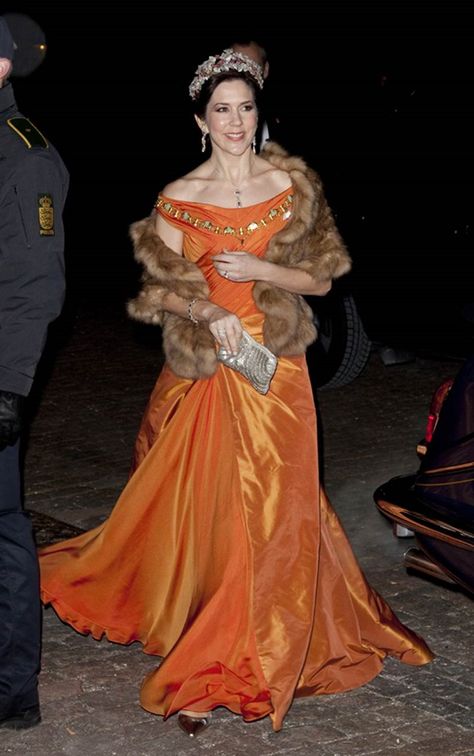 Kroonprinses Mary, Blush Skirt, New Years Look, Queen Of Denmark, Princess Marie Of Denmark, Queen Margrethe Ii, Royal Women, Princess Of Denmark, Crown Princess Mary Of Denmark