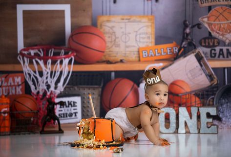 1sr Birthday Photoshoot, Basketball Smash Cake, Basketball Backdrop, Nba Theme, Basketball Theme Birthday, Basketball Baby, Baby Jordans, Baby Boy 1st Birthday Party, 1st Birthday Photoshoot