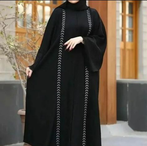 Simple Abaya Black, Street Style Hijab, Abaya Embroidery, Ramadan Outfit, Burkha Designs, Burqa Designs, Diy Clothes Tutorial, Abaya Designs Latest, Pretty Dresses Casual