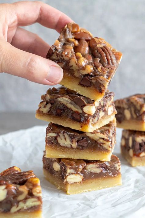 Chocolate Pecan Bars, Chocolate Pecan Pie Bars, Pecan Pie Bar, Caramel Pecan Pie, Pecan Pie Bars Recipe, Caramel Chocolate Bar, Pie Bar Recipes, Pecan Bars, Chocolate Pecan Pie