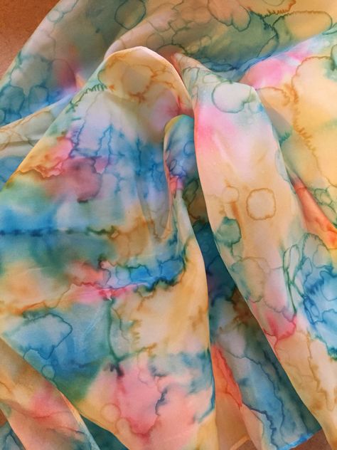 Alcohol ink on silk Alcohol Ink Jewelry, Alcohol Ink Glass, Inexpensive Crafts, Alcohol Ink Crafts, Ink Crafts, Ink Paintings, Smart Art, Alcohol Ink Painting, Alcohol Ink Art