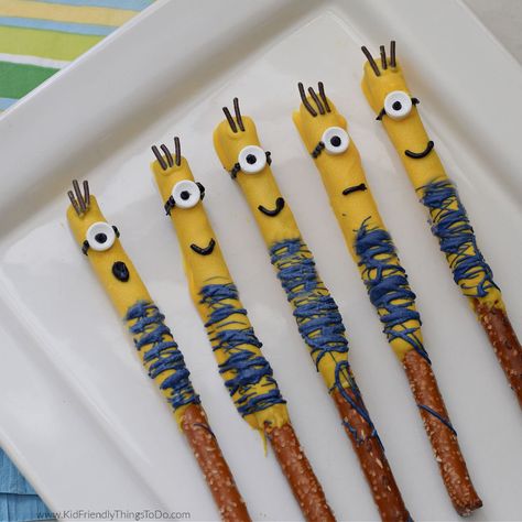 Minion Charcuterie Board, Minion Snacks Ideas Parties Food, Diy Minion Birthday Party Decor, Minion Desserts, Pink Minion Party, Minion Party Food, Minion Snacks, Minions Desserts, Minion Party Ideas