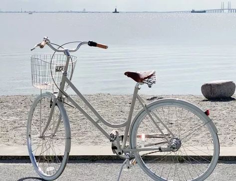 A Danish lifestyle upgrade with a new minimalist bike from BIKEID - Hannah Trickett Aesthetic Bikes, Danish Lifestyle, Japanese Bike, Minimalist Bike, Aesthetic Bike, Lifestyle Upgrade, Basket Bike, Simple Bike, Bike With Basket