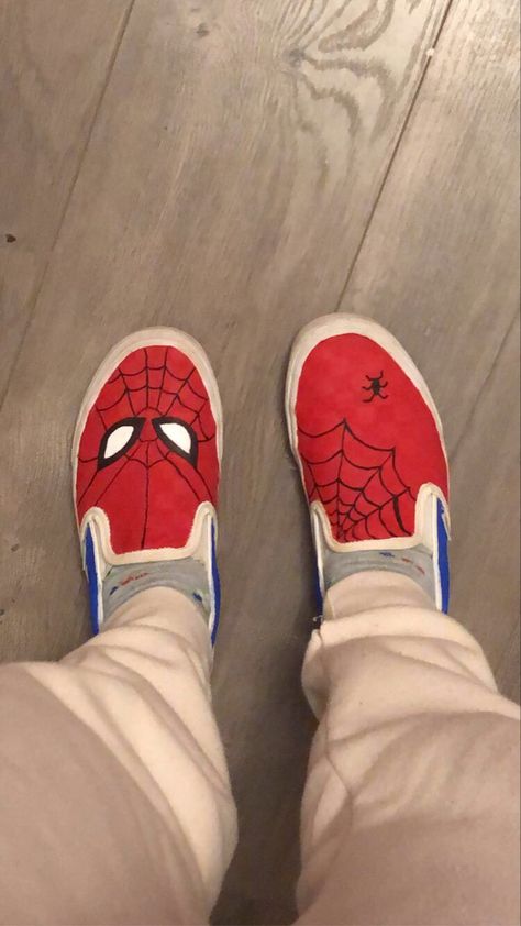 Shoes Spiderman, Spider Man Shoes, Vans Custom, Spiderman Drawing, Shoe Designs, Shoe Ideas, Man Shoes, Men's Vans, Custom Vans