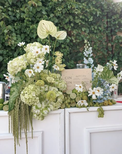 Modern Flower Arrangements Wedding, Engagement Party Ideas Floral, Mediterranean Floral Arrangements, Green Floral Wedding Decor, Wedding Bar Flower Arrangement, Blue And Green Wedding Florals, Green Hydrangeas Wedding, Green Hydrangea Arrangements, Green And Blue Flower Arrangements