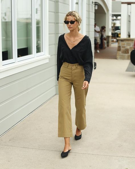 Khaki Pants Outfit Women Work, Khaki Pants Outfit Women, Khaki Pants Outfit, Anouk Yve, Pijamas Women, Elegant Classy Outfits, Smart Casual Work Outfit, Diy Vetement, Chique Outfits