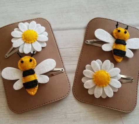 Daisy and bee hair clips ... perfect summer combination.  .  #daisyhairclip #daisy #daisies #bees #beehairclip #dusicrafts #DusiHairAccessories #bumblebee #bumblebeehairclip #madeinslovenia #igslovenia #etsysellers #etsymagazine #etsyshop Felt Hair Clips Diy, Bumblebee Craft, Felt Accessories, Bee Hair Accessories, Bee Hair Clip, Felt Flower Hair Clips Diy, Mini Felt Animals, Felt Flowers Hair Clips, Bumble Bee Hair Bow