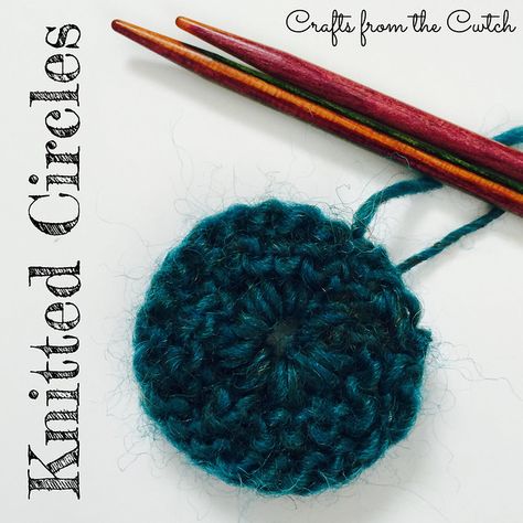 Free Knitting Patterns Uk, Knitted Circle, Knitted Flower Pattern, Knitting Tips, Sock Crafts, Knitted Flowers, Knitting Tutorial, Knitting Accessories, Knitting Techniques