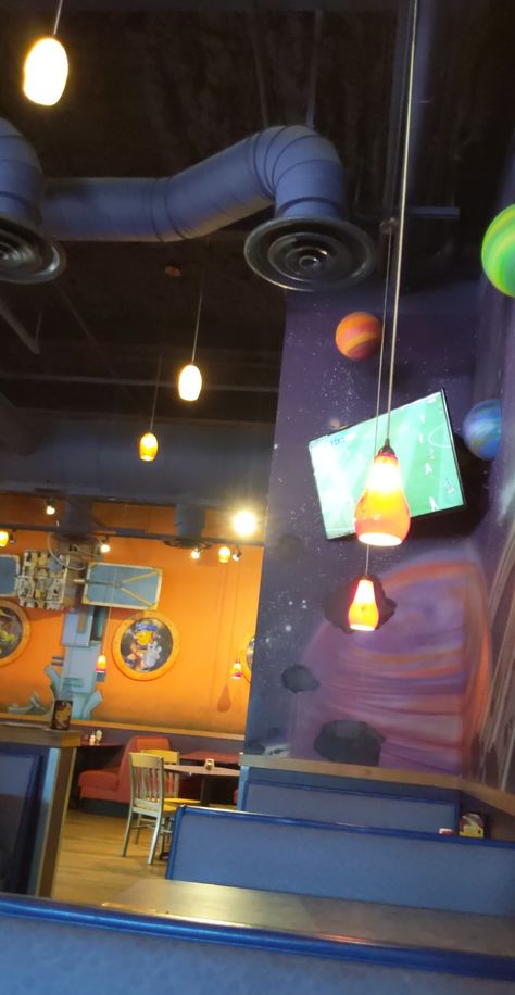 Mellow Mushroom pizza restaurant in Huntsville Alabama, circa 2021 Mellow Mushroom Aesthetic, Mellow Mushroom Pizza, Plant Cozy, Mellow Mushroom, Kitchen Italian, Mushroom Aesthetic, Italy Apartment, House Night, Aesthetic World