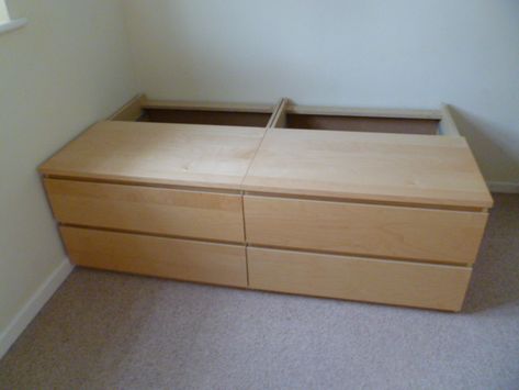 Bett aus Malm Kommoden Malm Dresser Bed Hack, Diy Single Bed With Storage, Ikea Twin Bed Hack, Diy Single Bed, Malm Bed Hack, Ikea Storage Units, Ikea Bed Hack, Malm Bed, Malm Dresser