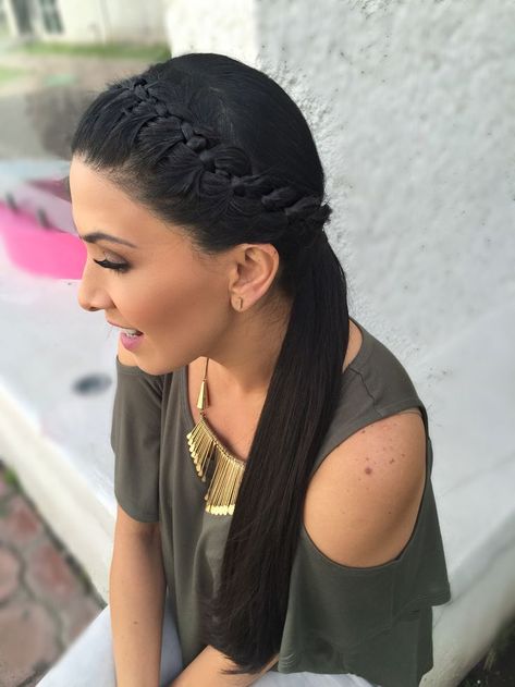 Peinados de trenzas de lado y cabello suelto Villarrubia Hawaii Hair, Peinados Hair Styles, Course Hair, Dance Hairstyles, Work Hairstyles, Long Hair With Bangs, Different Hairstyles, Hair Waves, Hair Hacks