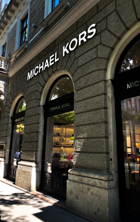 Luxury Brand Ambassador Aesthetic, Fashion Buyer Aesthetic, New York Shopping Aesthetic, Michael Kors Aesthetic, Brand Ambassador Aesthetic, Aesthetic Budapest, Aesthetic Brands, Michael Kors Store, Travel Picture Ideas