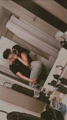 https://pin.it/1jTaWjIOU Photos Ideas For Couples Selfie, Mirror Poses Couple, Couple Poses In Hotel Room, Couple Spicy Pose Ideas, Hotel Couple Pictures, Ideas En Pareja, Ideas Fotos En Pareja, Ideas Para Fotos En Pareja, Couple Mirror Selfie Ideas