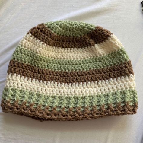 Aesthetic Crochet Beanie, Crochet Beanie Aesthetic, Crochet Beanie Ideas, Crotchet Beanie, Cute Crochet Beanie, Striped Crochet Beanie, Crotchet Beanies, Crocheted Beanies, Crochet Beanies