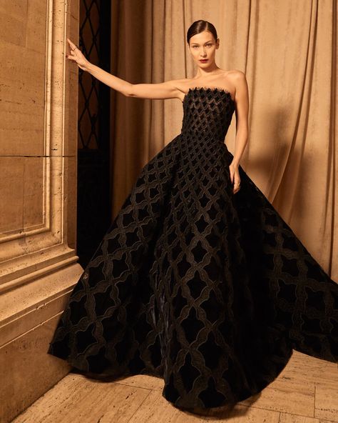 Miranda Priestly, Haute Couture Designers, Formal Ball Gown, Ball Gowns Evening, Couture Designers, Gala Dresses, Black Prom Dresses, Glam Dresses, Looks Chic