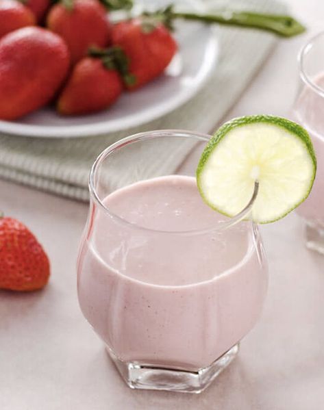 15 Pegan Breakfast Recipes - PureWow Aip Smoothies Breakfast, Aip Smoothie Recipes, Strawberry Smoothie Recipe Without Yogurt, Aip Smoothie, Aip Drinks, Aip Sweets, Paleo Smoothie Recipes, Paleo Smoothies, Pegan Diet