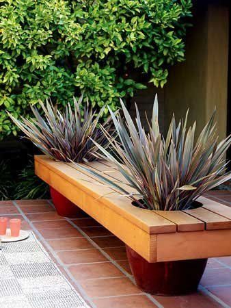 5 easy ways to upcycle terracotta pots Garden Bench Diy, Planter Bench, Diy Bench Outdoor, Have Inspiration, Modern Planters, Wooden Bench, Backyard Projects, Diy Planters, Garden Bench