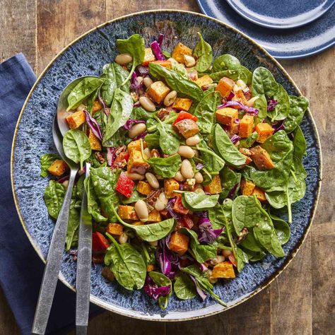 Roasted sweet potatoes are paired with spinach, cabbage and white beans and tossed together with a bright basil dressing in this healthy main dish salad. Vegan Recipes Low Sodium, Spinach Salads, Fall Dinners, Inflammatory Recipes, Healthy Carbs, Inflammatory Diet, Vegetarian Lunch, Main Dish Salads, Dinner Plan