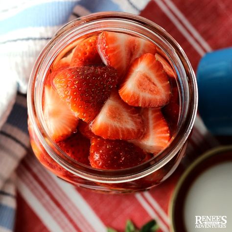 How to pickle strawberries and use them in a Yogurt Parfait | Yogurt Parfait with Pickled Strawberries by Renee's Kitchen Adventures - Sweet pickled strawberries are layered with creamy yogurt and topped with crunchy granola for a healthy dessert, snack, or easy breakfast. Use fresh strawberries and any flavor of yogurt you like to get creative with this yogurt parfait. @flastrawberries #SundaySupper #Flstrawberry #ad #strawberries #yogurt Pickled Strawberries, Parfait Yogurt, Yogurt Parfait Recipe, Creamy Yogurt, Crunchy Granola, Yogurt Parfait, Strawberry Plants, Food Club, Gf Recipes