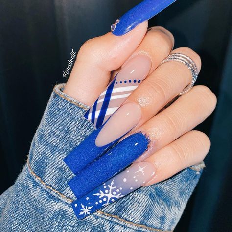 Blue Christmas Nails, Xmas Nail Art, Pointy Nails, Stylish Nails Designs, Christmas Gel Nails, Christmas Nails Acrylic, Long Square Acrylic Nails, Sparkly Nails, Xmas Nails