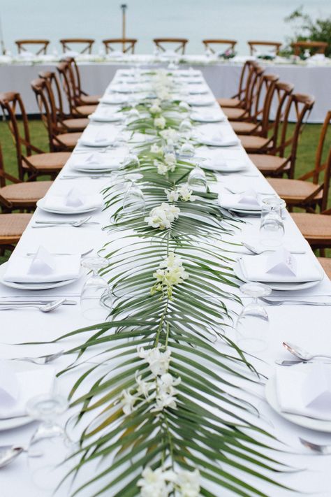 Island Theme Wedding, Mauritius Wedding, Tropical Wedding Centerpieces, Beach Wedding Tables, Flower Table Decorations, Tropical Wedding Theme, Easy Weddings, Table Arrangements Wedding, Tropical Beach Wedding