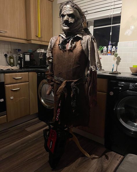 Texas Chainsaw Costume, Leatherface Costume, Scary Halloween Costume, Texas Chainsaw, Spooky Szn, Scary Halloween Costumes, Scary Halloween, Costume Design, Chainsaw