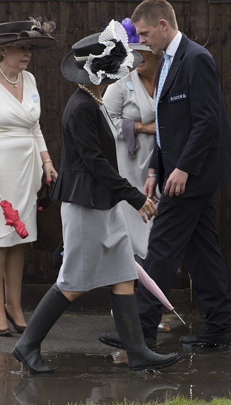 Others eschewed heels altogether and donned rubber wellies... Cottage Closet, Ladies Wellies, Royal Celebration, Royal Ascot Races, Navy Blazers, Ascot Races, The Berkshire, Chunky Pearls, Princess Beatrice