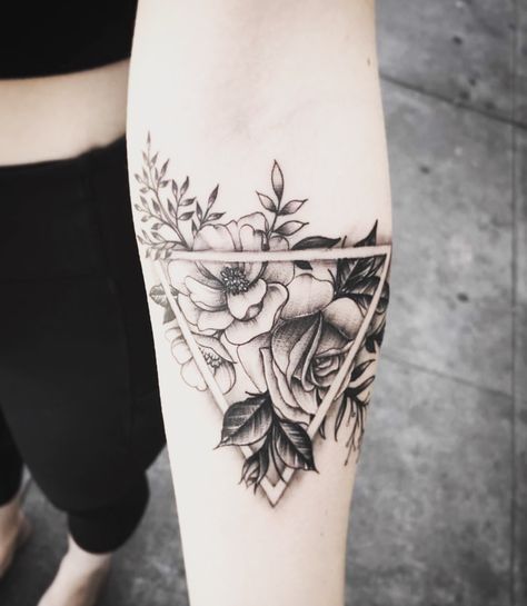 Geometric Flower Tattoo Triangle Flower Tattoo, Flower Geometric Tattoo, Flower Tattoo Meaning, Geometric Shape Tattoo, Geometric Flower Tattoo, Lotusblume Tattoo, Small Wave Tattoo, Flower Tattoo Meanings, Flower Geometric