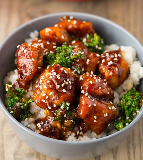 Our Addictive General Tso Stir-Fry Beats the Best TakeoutDelish Quick Asian Dinner, General Tso Chicken Stir Fry, Easy Asian Dinner, Poulet General Tao, General Tso's Chicken Recipe, Fitness Foods, General Tso's Chicken, Asian Dinner, Wok Recipes