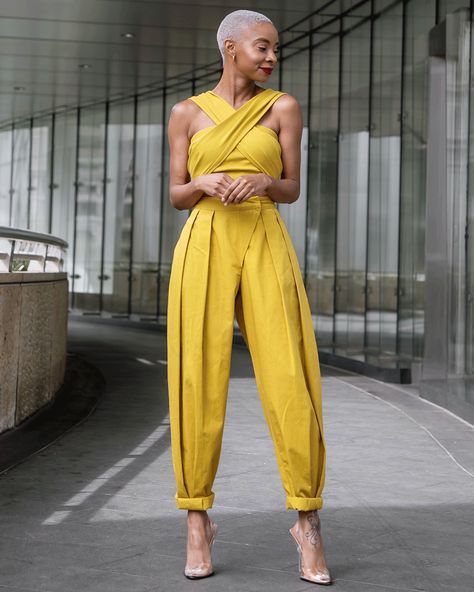 Midsize Jumpsuit, 2piece Outfits Pants, Woman Song, Yellow Pants Outfit, Peg Pants, Woman Cosplay, Traje Casual, Estilo Chic, Looks Street Style