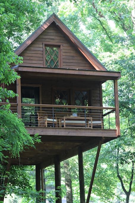 River House On Stilts, Cabin On Stilts, Simple Tree House, Small House Exterior, Bed Back Design, Tiny House Village, Treehouse Cabins, Tree House Plans, House On Stilts