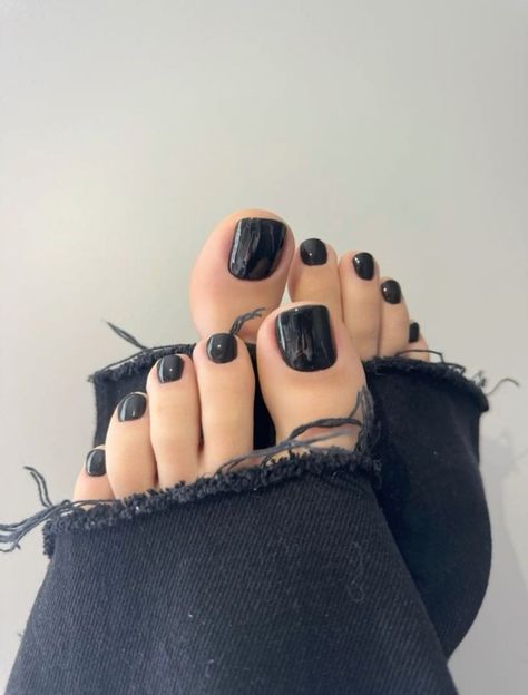 Pedicure Bright Colors, Black Gel Toes, Black Nails Pedicure, Black Toes Polish, Black Acrylic Toes, Dark Pedicure, Black Pedicure Toenails, Black Toenails, Acrylic Toenails