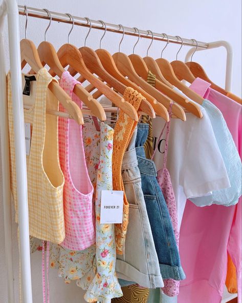 Clothing On Rack Aesthetic, Clothing Rack Aesthetic, Colorful Boutique, Boutique Aesthetic, Selling Clothes Online, Business Photoshoot, Store Interiors, Spring Clothes, Small Boutique