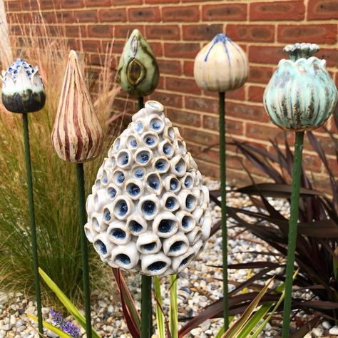 Ceramic Garden Ornaments, Pottery Garden Art, Diy Garden Ornaments, Pottery Totems, Ceramic Garden Art, Garden Ornaments Diy, Handmade Garden Art, Clay Garden, Easy Clay Sculptures