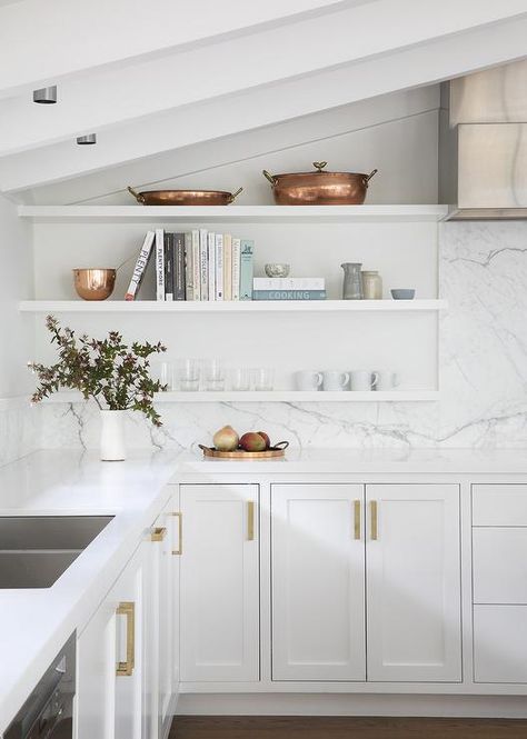 Kitchen Shelves Styling, Kitchen Designers, Kitchen Ceiling Design, Ceiling Kitchen, Angled Ceiling, Kitchen Ceiling, Marble Counter, White Kitchen Design, Home Luxury