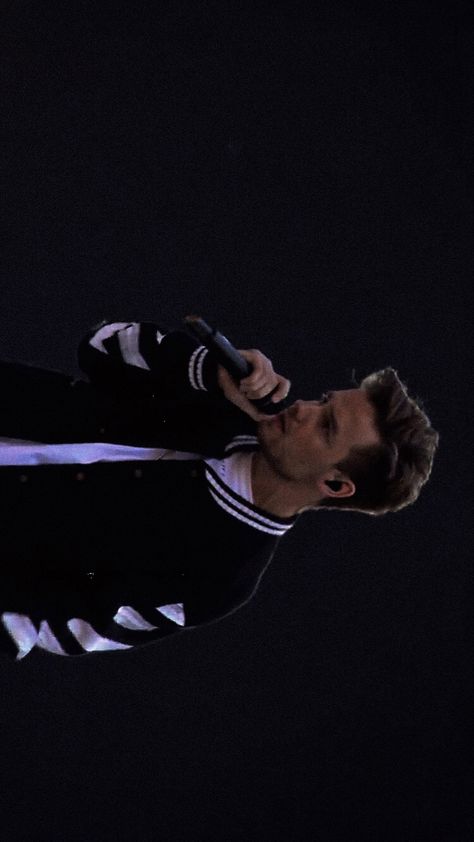 Liam Payne - Strip That Down (Live at Capital Summertime Ball 2017) | aesthetic lockscreen wallpaper 90s vibes filter 🏷 : #icon #instagram #twitter #profile #lockscreen #wallpaper #wall #aesthetic #walls #background #dark #soft Liam Payne Iphone Wallpaper, One Direction Dark Aesthetic, Liam Payne Aesthetic Wallpaper, Liam Payne Phone Wallpaper, Liam Payne Black And White Aesthetic, Liam Payne Strip That Down, Big Band, Liam Payne, Niall Horan